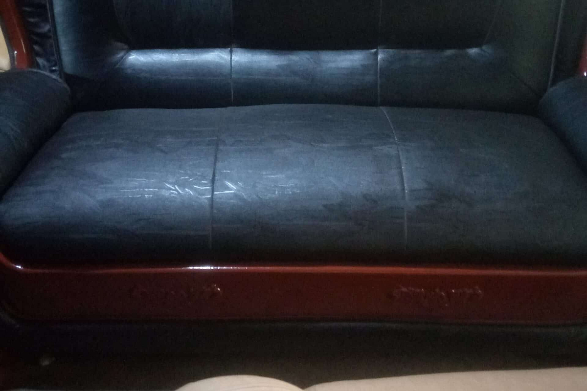Black “M-Y”sofa