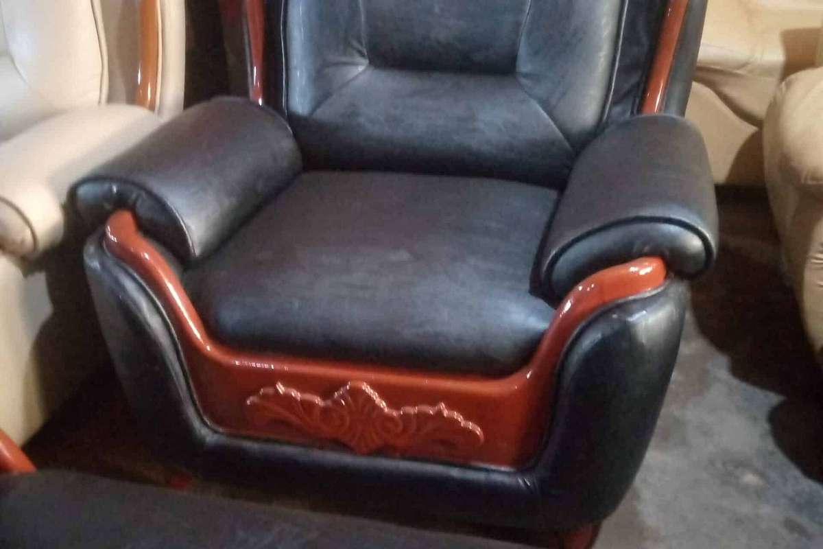 Black “M-Y”sofa