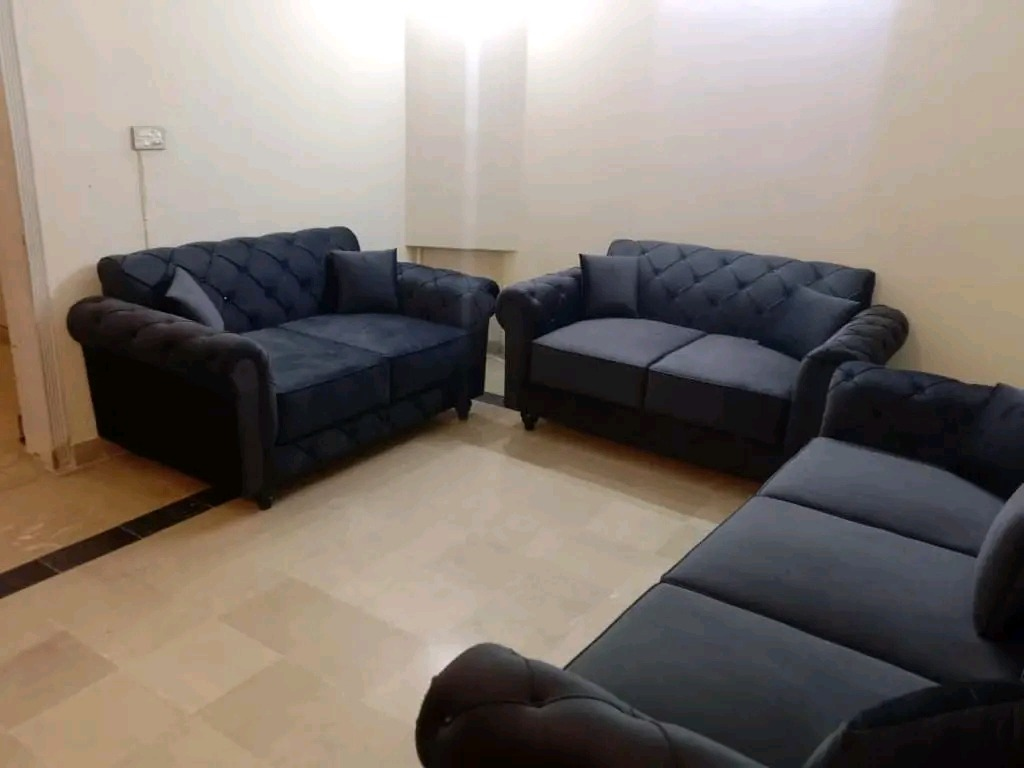 3,2,2 pinched sofa
